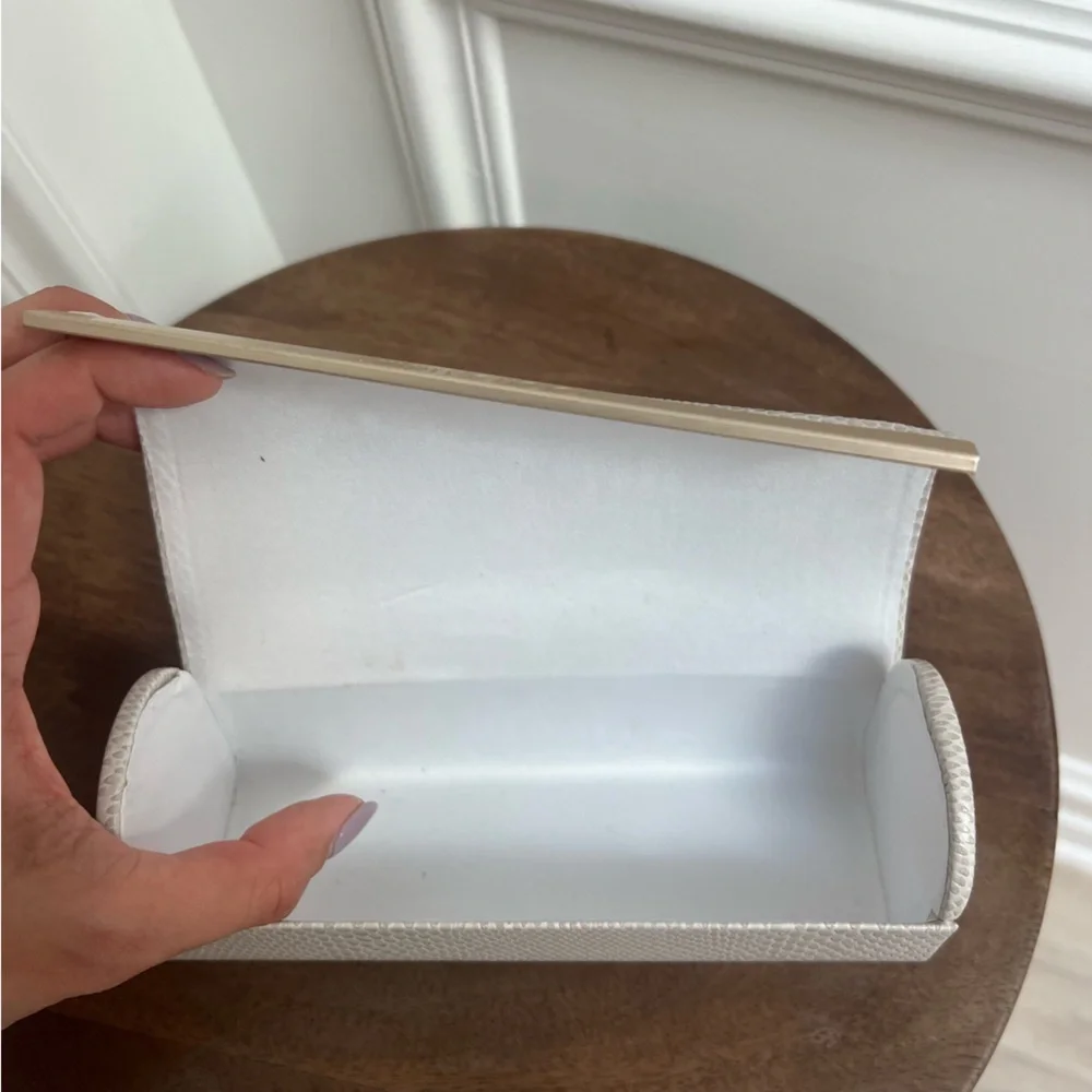 JIMMY CHOO -Sunglass Case - Picture 9 of 9